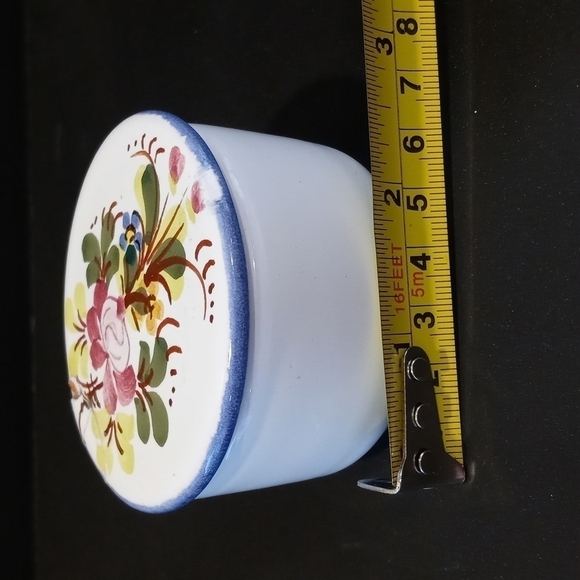 A small hand painted trinket box - Picture 4 of 5